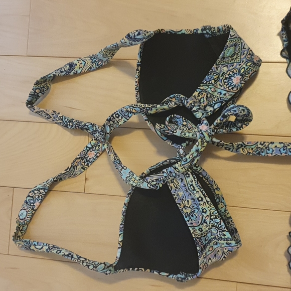 Bikini - Picture 2 of 4